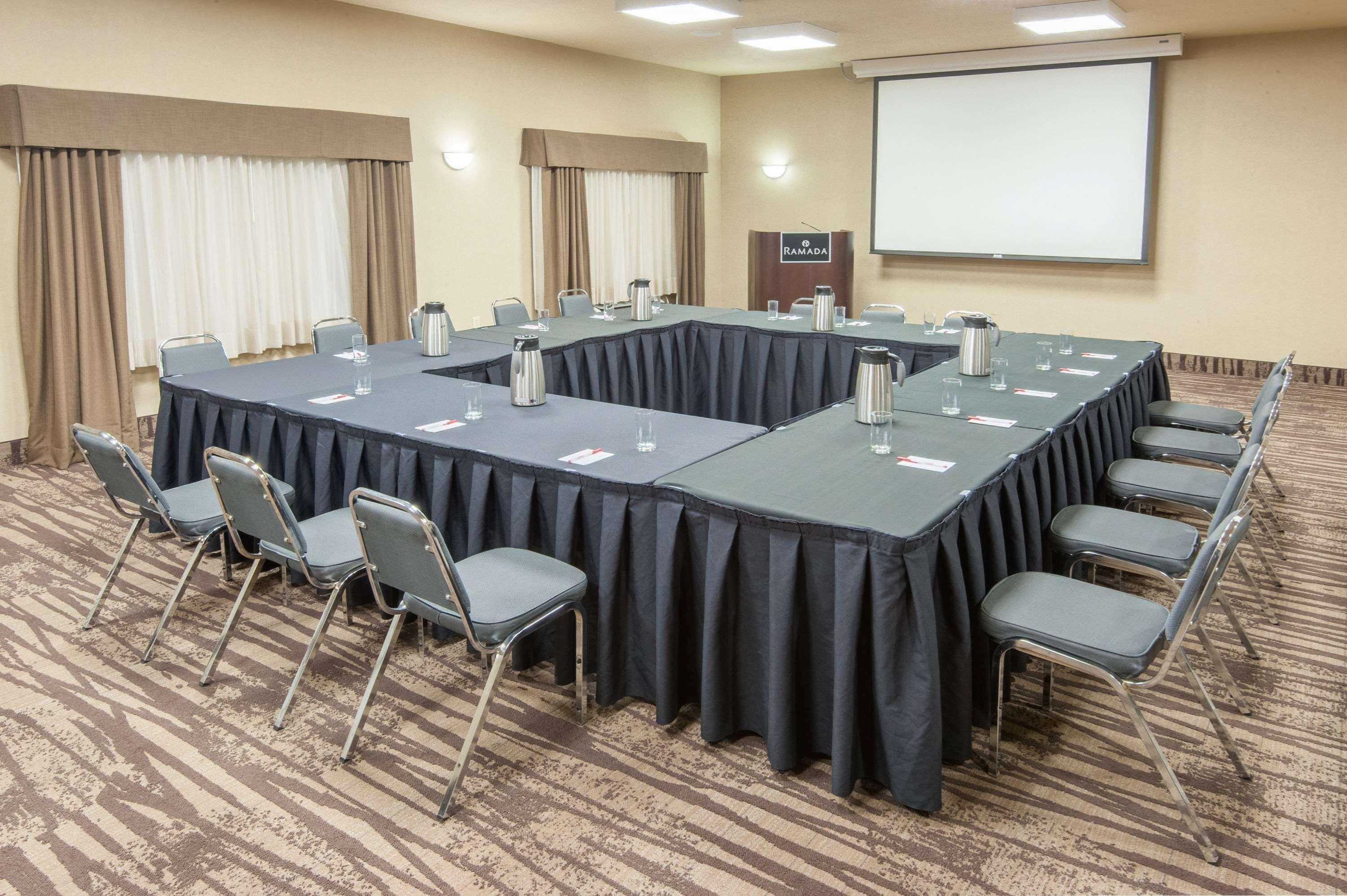 Ramada By Wyndham Drumheller Hotel & Suites Εξωτερικό φωτογραφία